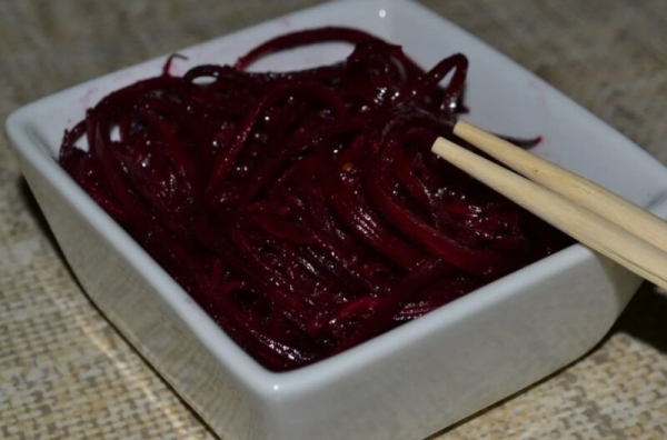 Салат из сырой свеклы, который я могу есть хоть каждый день. Не надоедает: просто и вкусно Салат из сырой свеклы, который я могу есть хоть каждый день. Не надоедает: просто и вкусно