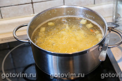 Щи с квашеной капустой и копченостями