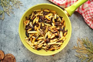 Рыжики жареные с картошкой Рыжики жареные с картошкой