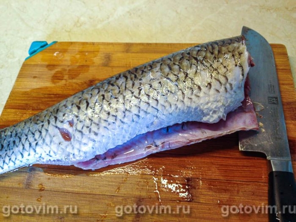 Белый амур, запеченный с творожным сыром в фольге