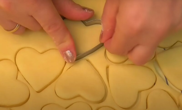 Никаких яиц и долгого замеса. Рассыпчатое печенье, которое превзойдет все ваши ожидания: идеально к чаю