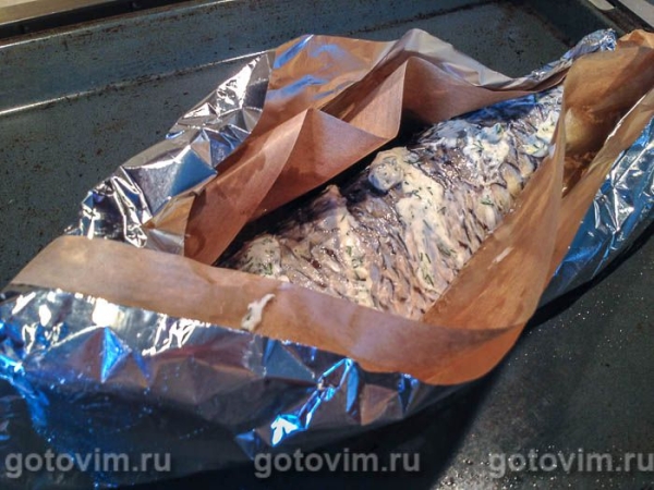 Белый амур, запеченный с творожным сыром в фольге