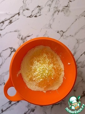 Пирог с творогом и курагой