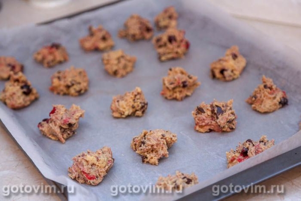 Сахарное печенье с кусочками шоколада