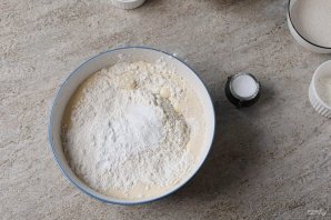 Открытый пирог с брусникой