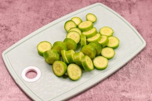 Салат из огурцов и помидоров на зиму Салат из огурцов и помидоров на зиму