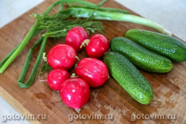 Окрошка на квасе с колбасой 