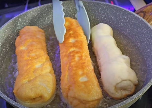 Пузырчатые пирожки с хрустящей корочкой. Рецепт на лучшем тесте Пузырчатые пирожки с хрустящей корочкой. Рецепт на лучшем тесте