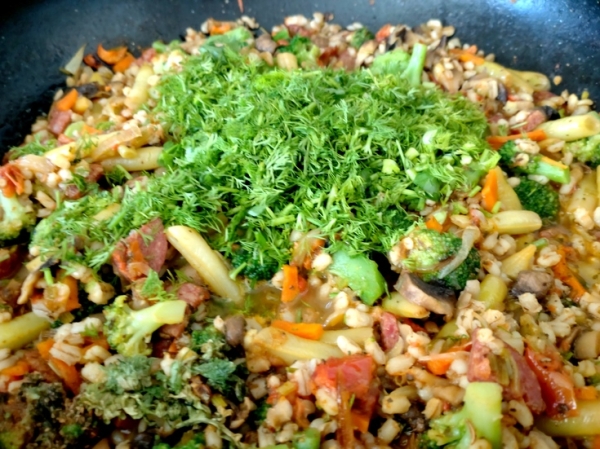 Перловка с овощами и грибами