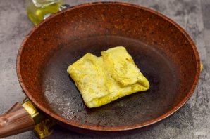 Яичные конвертики с сыром и ветчиной