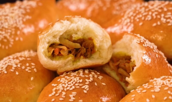 Пирожки с капустой на универсальном тесте: готовятся очень просто и быстро!