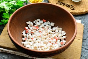 Салат "Неженка" с крабовыми палочками Салат "Неженка" с крабовыми палочками