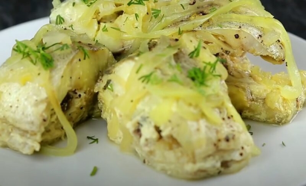 Нежный минтай с луком за 20 минут. Тает во рту и всегда нарасхват: теперь готовлю только так Нежный минтай с луком за 20 минут. Тает во рту и всегда нарасхват: теперь готовлю только так