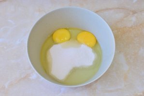 Творожная запеканка со сливами