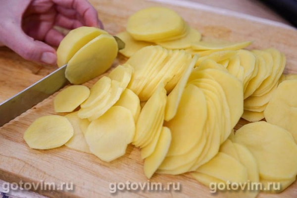 Гратен из картофеля с луком-шалот в мультиварке