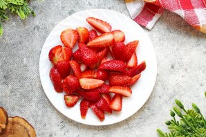 Клубника с кефиром