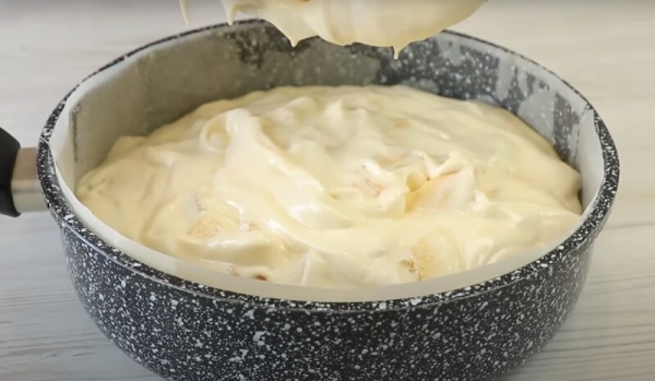 Шарлотка на сковороде. Летом готовлю только так: простой и вкусный рецепт