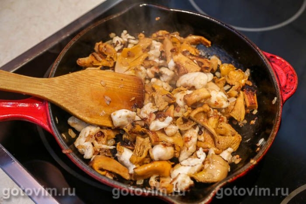 Куриная грудка с лисичками и соусом с голубым сыром Куриная грудка с лисичками и соусом с голубым сыром