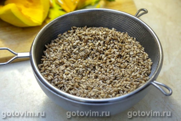 Перловка с тыквой и изюмом Перловка с тыквой и изюмом