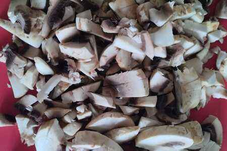 Запеченная куриная грудка с шампиньонами и сулугуни