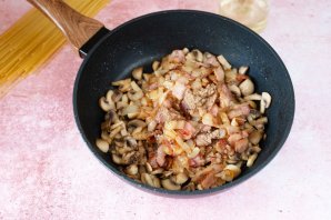 Спагетти с беконом и грибами Спагетти с беконом и грибами