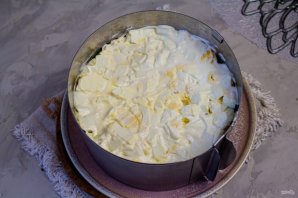 Салат с копченой курицей, черносливом и грецкими орехами Салат с копченой курицей, черносливом и грецкими орехами