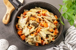 Тушеная рыба в сметанном соусе