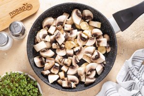 Шампиньоны в сметанном соусе Шампиньоны в сметанном соусе