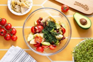 Салат с артишоками и авокадо