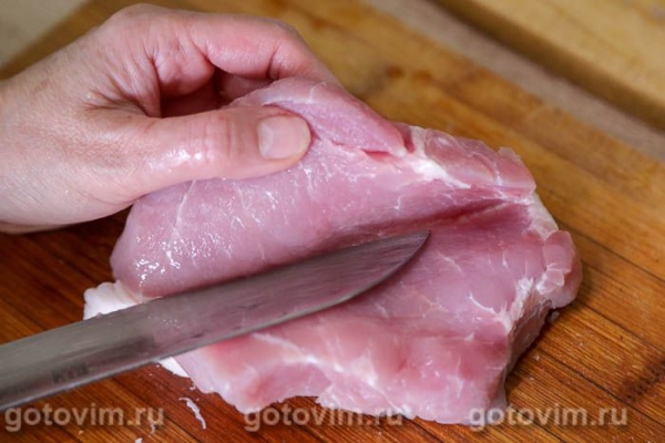 Свиные отбивные с сыром и сельдереем в мультиварке