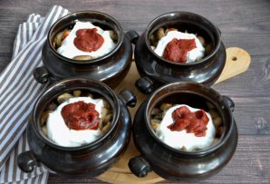 Мясо с грибами в горшочках Мясо с грибами в горшочках