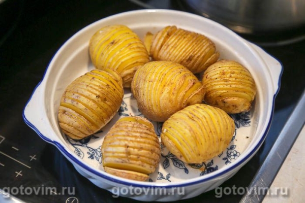 Картофель хассельбек с чесночным маслом Картофель хассельбек с чесночным маслом