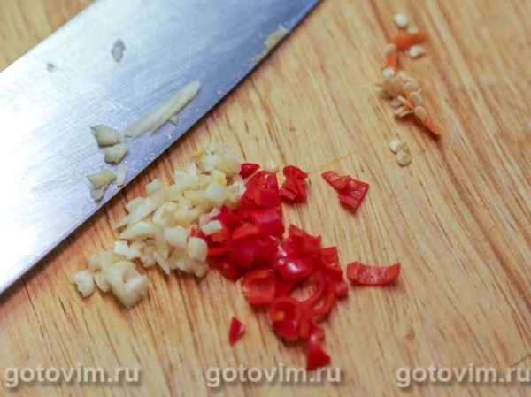 Суп куриный с грибами, перцем чили и яичной болтушкой Суп куриный с грибами, перцем чили и яичной болтушкой