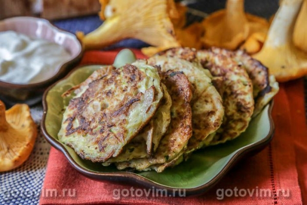 Оладьи из лисичек и кабачков