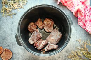 Говяжья грудинка в мультиварке Говяжья грудинка в мультиварке