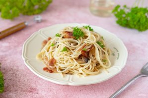 Спагетти с беконом и грибами Спагетти с беконом и грибами