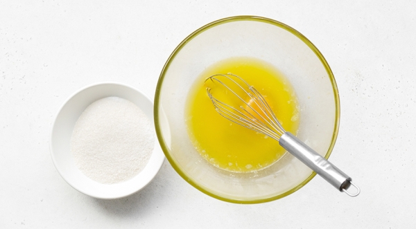 Песочный пирог с ягодами и сметанной заливкой, пошаговый рецепт с фото на 354 ккал