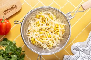 Салат из пророщенной сои по-корейски Салат из пророщенной сои по-корейски