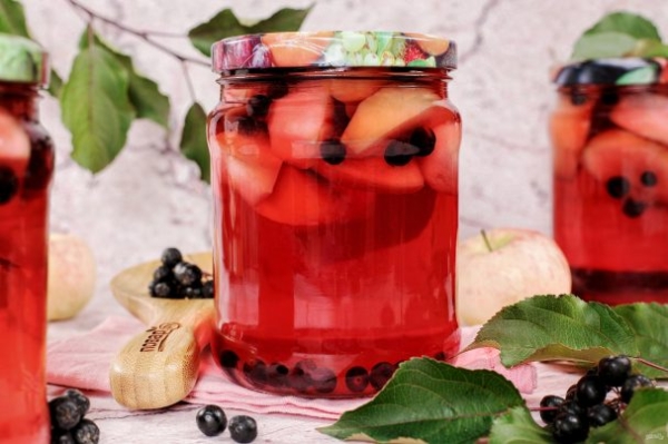 Компот из черноплодки с яблоками на зиму Компот из черноплодки с яблоками на зиму