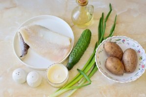 Салат с треской и огурцом Салат с треской и огурцом