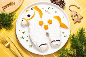 Вегетарианский салат в виде лошади Вегетарианский салат в виде лошади