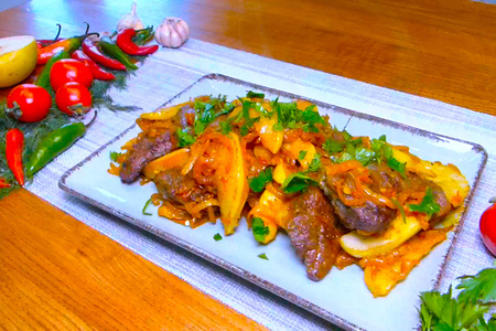 Говяжья печень с яблоками