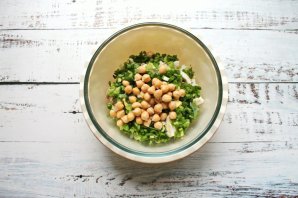 Салат с сельдереем и тунцом Салат с сельдереем и тунцом