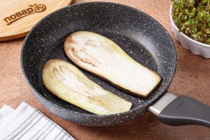 Рулетики из баклажана с сыром и морковью Рулетики из баклажана с сыром и морковью