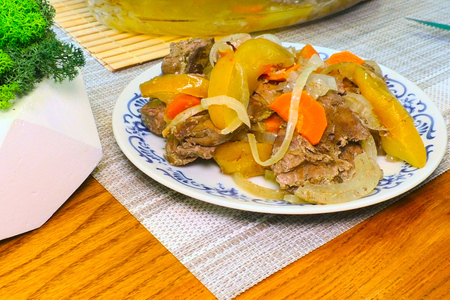 Куриная печень с яблоками Куриная печень с яблоками