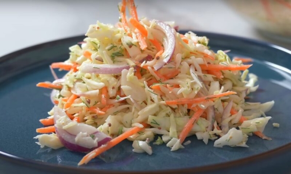 Американский салат Коуслоу (Coleslaw). Вся изюминка в заправке: подойдет и к мясу и к рыбе