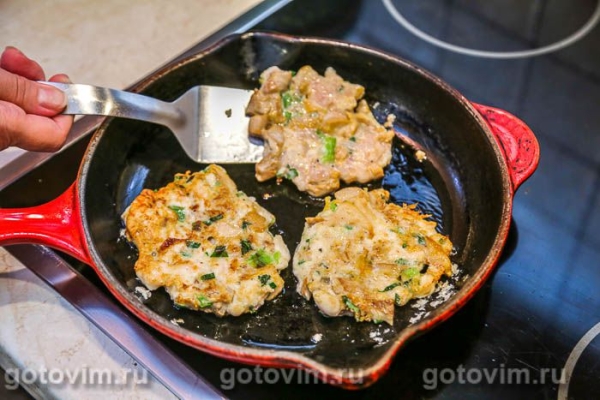 Оладьи из куриного филе с лисичками Оладьи из куриного филе с лисичками