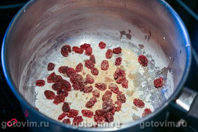 Стейки из свиной шеи с соусом из изюма и горчицы Стейки из свиной шеи с соусом из изюма и горчицы