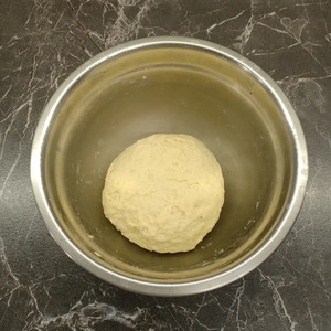 Рулет на дрожжевом тесте с творогом