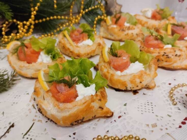 С форелью и творожным сыром "лодочки" С форелью и творожным сыром "лодочки"